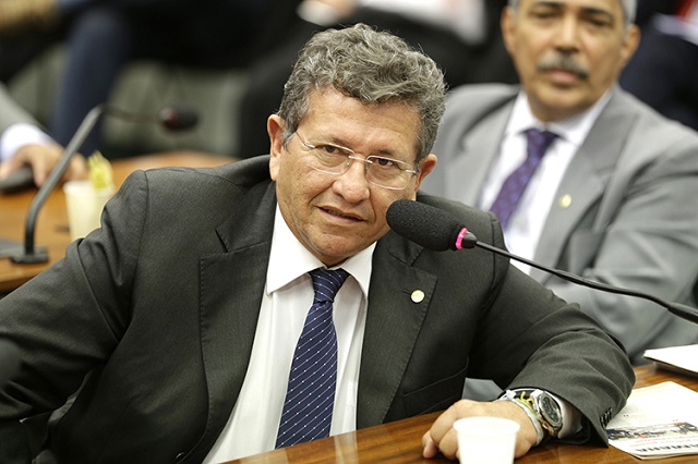 O ex-prefeito e deputado federal Luiz Caetano é o entrevistado do programa Bahia no Ar, desta segunda-feira, 23 O ex-prefeito e deputado federal Luiz Caetano é o entrevistado do programa Bahia no Ar, desta segunda-feira, 23