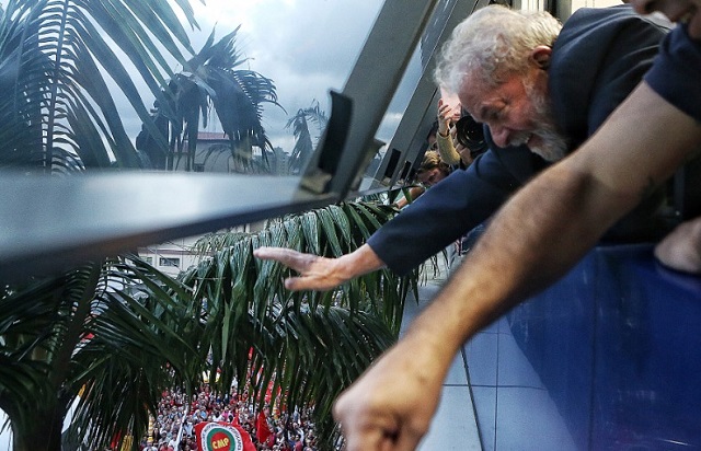 Envolvidos alegam que a medida é uma forma de dificultar a possibilidade de defesa do ex-presidente (Foto: Reprodução) Envolvidos alegam que a medida é uma forma de dificultar a possibilidade de defesa do ex-presidente (Foto: Reprodução)