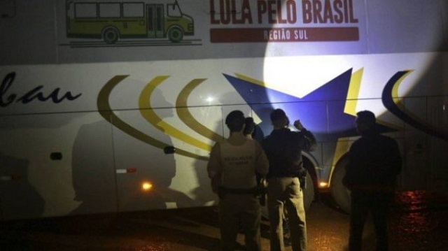 Ônibus da caravana do ex-presidente Luiz Inácio Lula da Silva (Foto: Reprodução)