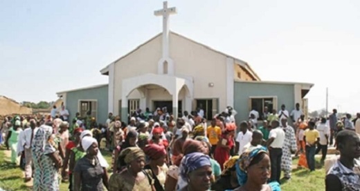 O pedido para fechar algumas das igrejas pentecostais de Camarões segue-se a relatório de má conduta de vários pastores (Foto: Reprodução)