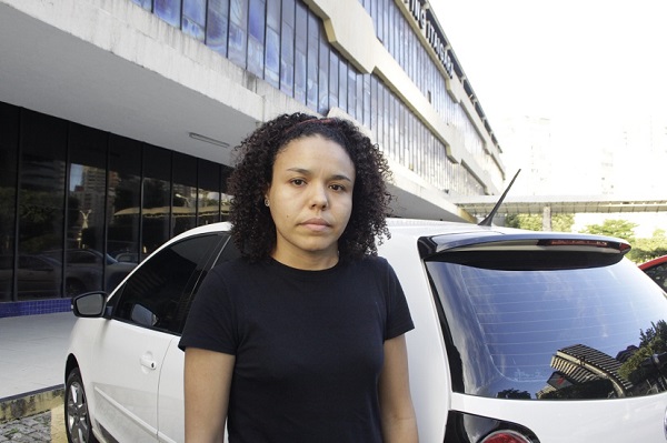 Vanessa Ramos teve que parcelar o IPVA esse ano (Foto: Almiro Lopes | CORREIO)