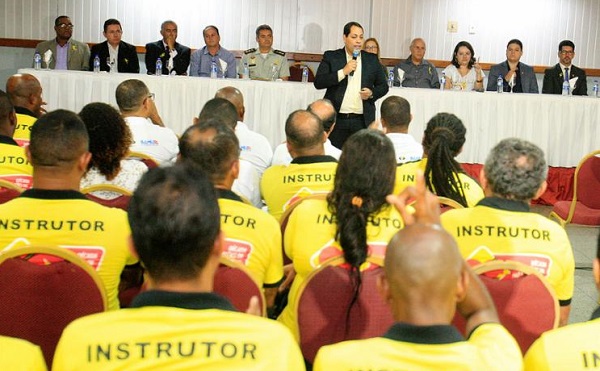 Lúcio Gomes, diretor-geral do Detran-BA, fala durante o evento de lançamento da campanha Maio Amarelo (Foto: Divulgação)