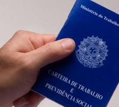 A lei considera atraso quando o funcionário demora mais do que cinco minutos além do horário determinado para chegar ao trabalho.