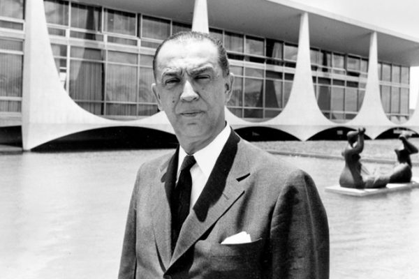 Juscelino Kubitschek - Foi o fundador de Brasília - e Temer há quem diga, o afundador do Brasil