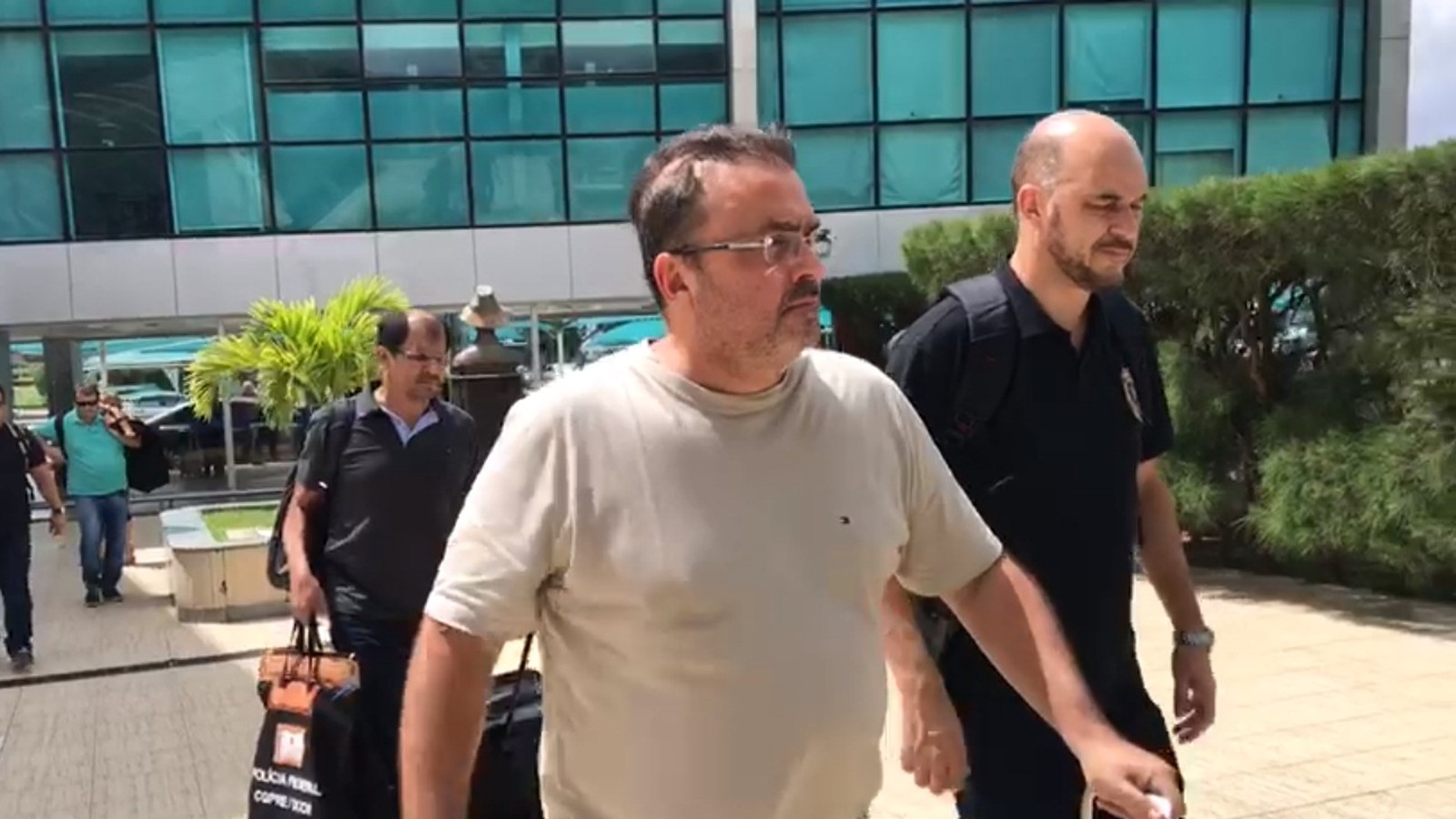 Carlos Alexandre de Souza Rocha chega ao Aeroporto Internacional de João Pessoa (Foto: Walter Paparazzo/G1) Carlos Alexandre de Souza Rocha chega ao Aeroporto Internacional de João Pessoa (Foto: Walter Paparazzo/G1)
