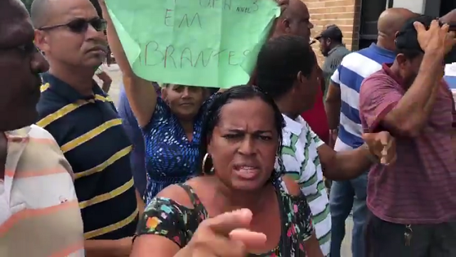 População protesta contra o fechamento da Unidade de Pronto Atendimento (UPA) de Vila de Abrantes (Foto: Print | Vídeo)