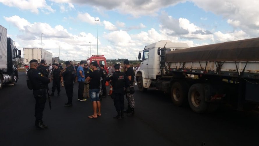 De acordo com a Polícia Rodoviária Federal (PRF), a vítima chegou a ser socorrida, mas não resistiu aos ferimentos. De acordo com a Polícia Rodoviária Federal (PRF), a vítima chegou a ser socorrida, mas não resistiu aos ferimentos.