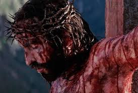 Mas ele foi ferido por causa das nossas transgressões, e moído por causa das nossas iniqüidades; o castigo que nos traz a paz estava sobre ele, e pelas suas pisaduras fomos sarados. Todos nós andávamos desgarrados como ovelhas; cada um se desviava pelo seu caminho; mas o Senhor fez cair sobre ele a iniqüidade de nós todos. Ele foi oprimido e afligido, mas não abriu a sua boca; como um cordeiro foi levado ao matadouro, e como a ovelha muda perante os seus tosquiadores, assim ele não abriu a sua boca. Isaías 53:5-7 (REFLITA)
