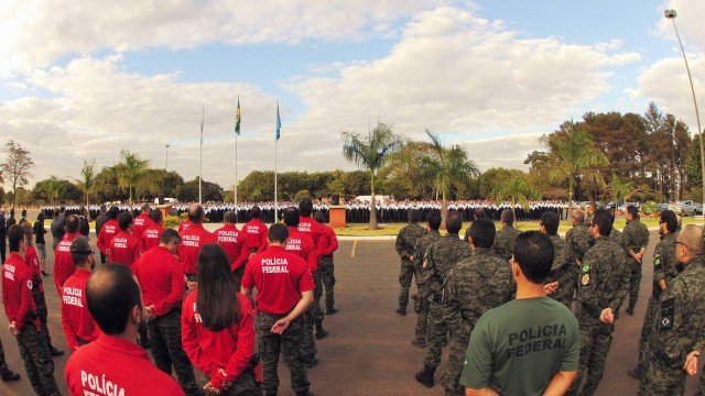 Salários - Ainda não foram divulgados, mas salários de agente, escrivão e papiloscopista ficam em torno de R$ 12,5 mil. Para perito e delegado, são cerca de R$ 23 mil. Salários - Ainda não foram divulgados, mas salários de agente, escrivão e papiloscopista ficam em torno de R$ 12,5 mil. Para perito e delegado, são cerca de R$ 23 mil.