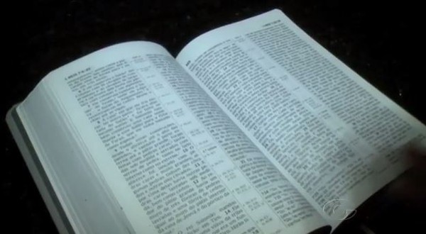 Não se aparte da tua boca o livro desta lei; antes medita nele dia e noite, para que tenhas cuidado de fazer conforme a tudo quanto nele está escrito; porque então farás prosperar o teu caminho, e serás bem sucedido. Josué 1:8