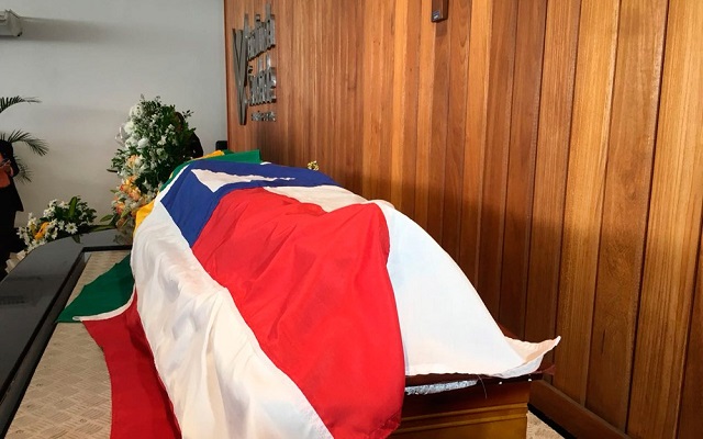 Cerimônia de cremação terminou por volta das 12h40 deste domingo (Foto: Clériston Santana | TV Bahia)