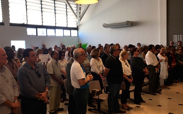 Familiares, amigos, políticos e admiradores se despediram do ex-governador neste domingo (Foto: Clériston Santana | TV Bahia)