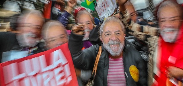 O ex-presidente Lula busca uma decisão judicial que o tire da cadeia e garanta direitos política (Foto: Reprodução)