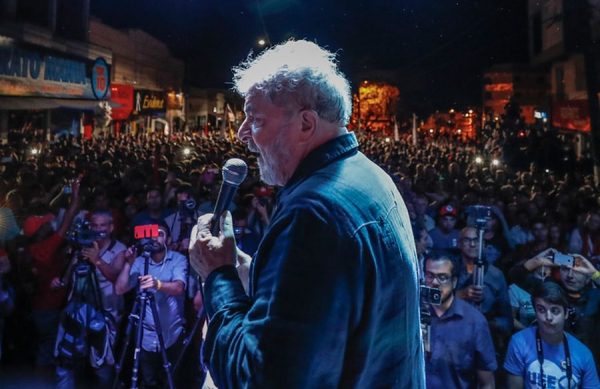 O ex-presidente Lula está preso, depois duma condenação que considera ilegítima, desde do mês de abril, na sede da Polícia Federal, em Curitiba