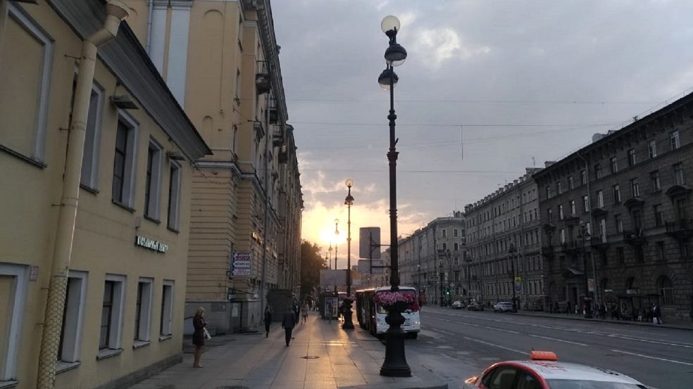 O Sol se põe em São Petersburgo, mas já são 22h locais (foto: Gabriel Rodrigues/CORREIO) O Sol se põe em São Petersburgo, mas já são 22h locais (foto: Gabriel Rodrigues/CORREIO)