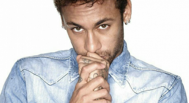 Neymar se mantém em silêncio enquanto jornalistas condenam ‘estrelismo’ do jogador (Foto: Thierry Le Gouès/Replay Jeans / Divulgação) Neymar se mantém em silêncio enquanto jornalistas condenam ‘estrelismo’ do jogador (Foto: Thierry Le Gouès/Replay Jeans / Divulgação)