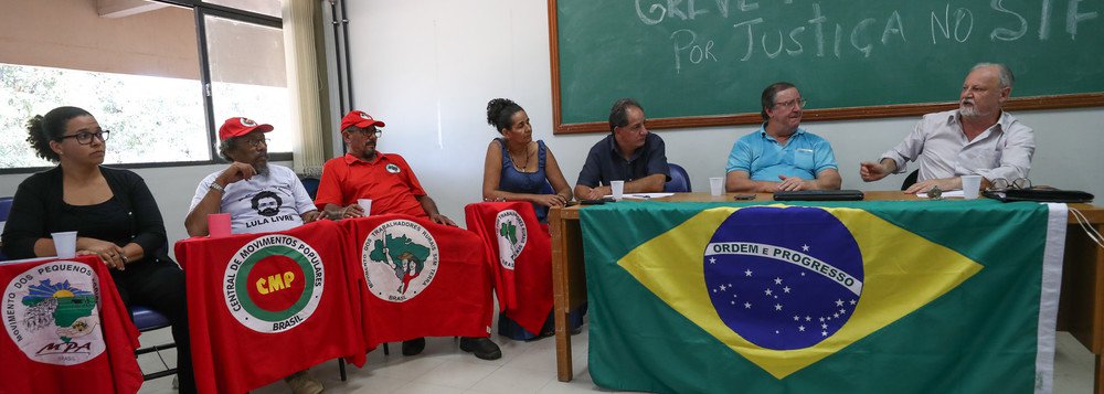Entre os militantes que farão greve de fome, o primeiro a se pronunciar foi Frei Sérgio, que atua junto ao Movimento dos Pequenos Agricultores (MPA). Entre os militantes que farão greve de fome, o primeiro a se pronunciar foi Frei Sérgio, que atua junto ao Movimento dos Pequenos Agricultores (MPA).
