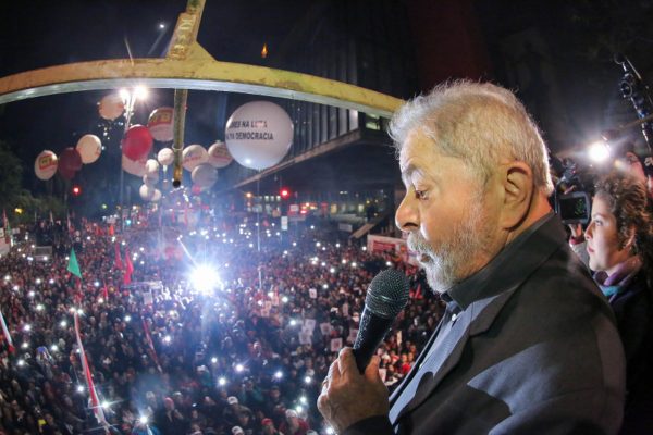 Ex-presidente Lula insiste em que 'não há plano B'. Ele é o nome