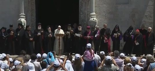O papa decidiu reunir cerca de 20 bispos católicos e patriarcas ortodoxos para, segundo o Vaticano, fazer uma reflexão sobre a “dramática situação” no Oriente Médio, que “aflige tantos irmãos e irmãs na fé”. O papa decidiu reunir cerca de 20 bispos católicos e patriarcas ortodoxos para, segundo o Vaticano, fazer uma reflexão sobre a “dramática situação” no Oriente Médio, que “aflige tantos irmãos e irmãs na fé”.