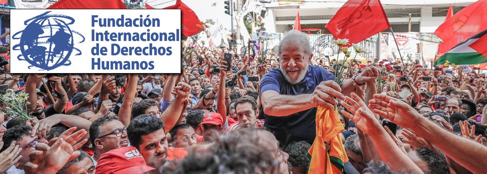Considerando, as circunstâncias do presente caso judicial: a total ausência de genuínas e inequívocas provas, a violação do devido processo, a falta de garantias para a defesa do acusado e a parcialidade manifesta de uma parte dos juízes do processo em contra do acusado, o Patronato da Fundação Internacional dos Direitos Humanos, reunido de urgência em sessão telemática, concordou em conceder o estatuto de prisioneiro de consciência em prisão arbitraria ao presidente Luiz Inácio Lula da Silva. Considerando, as circunstâncias do presente caso judicial: a total ausência de genuínas e inequívocas provas, a violação do devido processo, a falta de garantias para a defesa do acusado e a parcialidade manifesta de uma parte dos juízes do processo em contra do acusado, o Patronato da Fundação Internacional dos Direitos Humanos, reunido de urgência em sessão telemática, concordou em conceder o estatuto de prisioneiro de consciência em prisão arbitraria ao presidente Luiz Inácio Lula da Silva.
