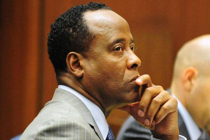 Após condenação pela morte de Michael Jackson, Conrad Murray teve a licença médica suspensa em três Estados norte-americanos (foto: ROBYN BECK) Após condenação pela morte de Michael Jackson, Conrad Murray teve a licença médica suspensa em três Estados norte-americanos (foto: ROBYN BECK)