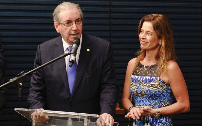 O MPF recorreu porque na primeira, o juiz de Curitiba Sérgio Moro havia absolvido a mulher de Cunha – condenado a 15 anos e quatro meses de prisão e preso em Curitiba. O MPF recorreu porque na primeira, o juiz de Curitiba Sérgio Moro havia absolvido a mulher de Cunha – condenado a 15 anos e quatro meses de prisão e preso em Curitiba.