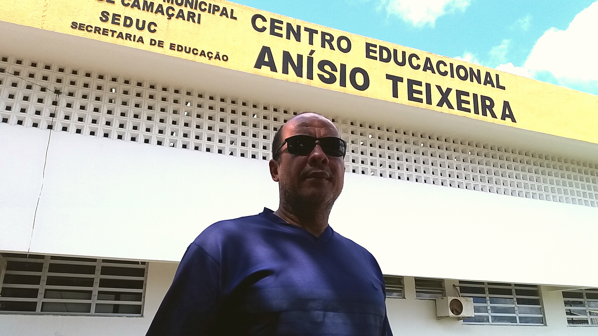 Diretor Dinaldo Cardoso, expressando humildade, ao CFF reconheceu o erro e se desculpou com a população pelo ocorrido Diretor Dinaldo Cardoso, expressando humildade, ao CFF reconheceu o erro e se desculpou com a população pelo ocorrido