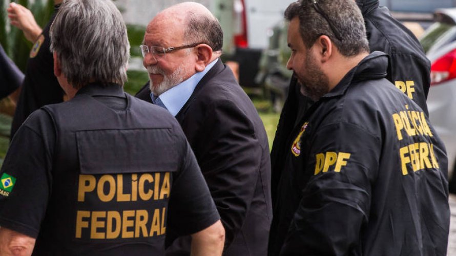 Na esfera criminal, o empresário José Aldemário Pinheiro, o Léo Pinheiro, ainda busca firmar um acordo de delação premiada com o MPF (Ministério Público Federal). Na esfera criminal, o empresário José Aldemário Pinheiro, o Léo Pinheiro, ainda busca firmar um acordo de delação premiada com o MPF (Ministério Público Federal).