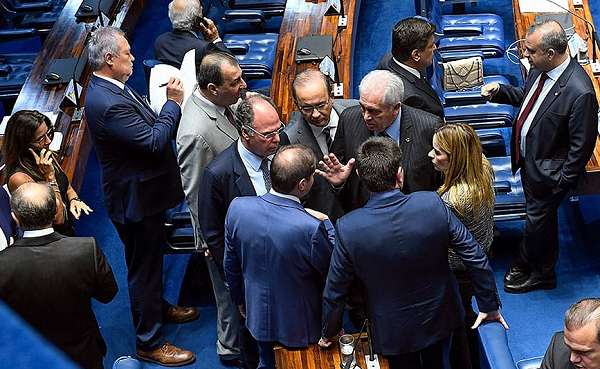 O texto segue para sanção de Jair Bolsonaro (Foto: Reprodução)