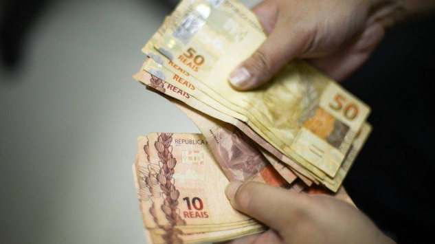O dinheiro será depositado junto com a folha mensal de agosto (Foto: Reprodução)
