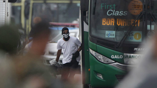 Willian manteve como reféns 39 passageiros de um ônibus na Ponte Rio-Niterói (Foto: Reprodução)