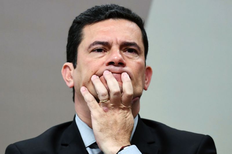 Ex-juiz e ministro da Justiça e Segurança Pública Sérrgio Moro não deve conseguir se manter no cargo com o cerco se fechando a cada revelação do site The Intercept, apesar do presidente Bolsonaro