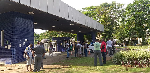 Categoria já deixa os postos de trabalho vazios na manhã desta terça-feira (27) (Foto: Mauro Akin Nassor | CORREIO)