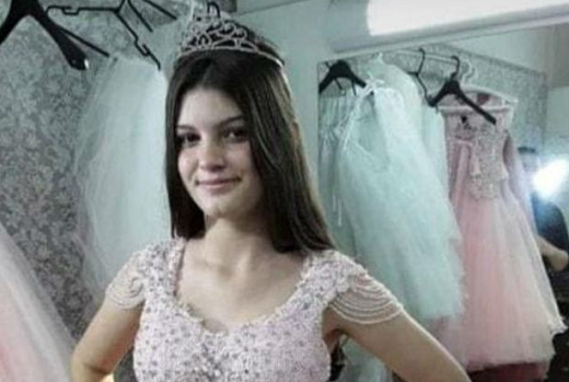 Brenda Rocha Carvalho, de 14 anos, foi encontrada morta com marcas de facadas (Foto: Divulgação)