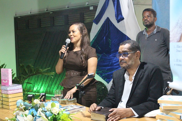 Arilma Barbur Xavier, irmã em Cristo de Franco, teve um sonho com com ele 'autografando um livro grosso', há quase cinco anos e se disse 'feliz pela fidelidade de Deus' - Foto: Anami Brito