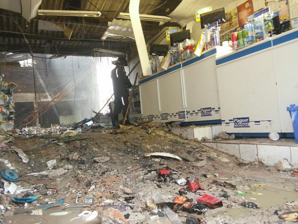 Farmácia estava cheia de clientes no momento da explosão (Foto: Mauro Akin Nassor | Arquivo CORREIO)