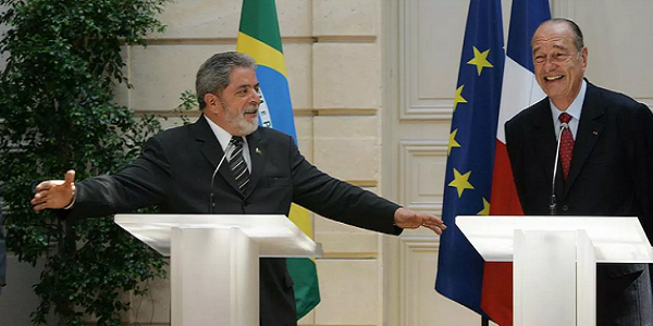 Ex-presidente Lula ao lado de Jacques Chirac, ex-presidente da França (Foto: Reprodução | Rede Social)