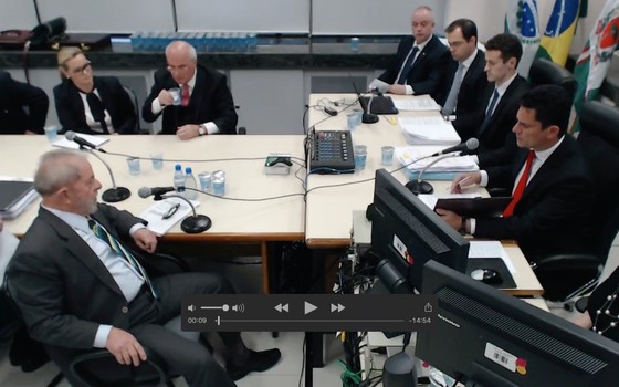 Dois anos antes de o The Intercept Brasil mostrar que Moro mandava na estratégia de comunicação dos procuradores da Lava Jato o então juiz de Curitiba negou diante de Lula que tivesse influência sobre o trabalho da grande mídia - Reprodução