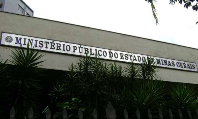 Aggumento de um dos procuradores, acredite se quiser: '(...)Estou fazendo a minha parte. Estou deixando de gastar R$ 20 mil de cartão de crédito e estou passando a gastar R$ 8 (mil), para poder viver com os meus R$ 24 mil. Agora, eu e vários outros já estamos vivendo à base de comprimidos, à base de antidepressivo'... '(...) Como o cara vai viver com 24 mil reais?'.