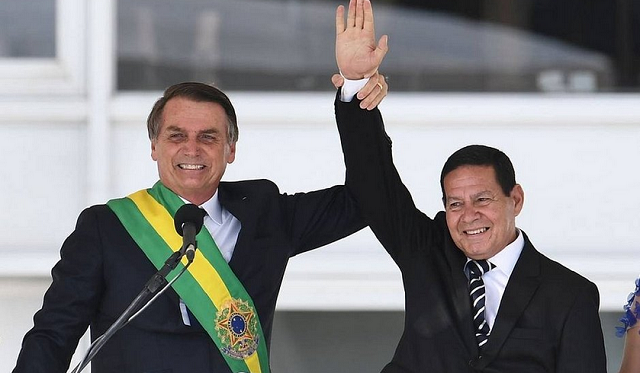 O presidente Jair Bolsonaro e o vice-presidente, general Mourão (Foto: Evaristo Sá | AFP)