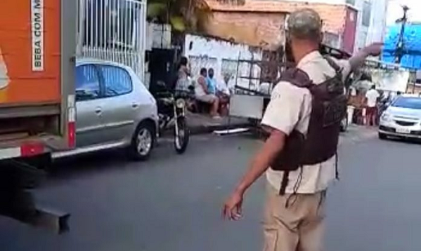 Jessé, como é conhecido, costumava ajudar a organizar o trânsito e ainda fazia algumas abordagens (Foto: Reprodução)