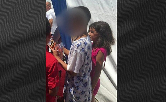 Foto mostra Raíssa e adolescente juntos (Foto: Reprodução | TV Globo)