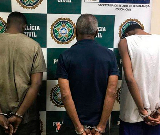 Suspeitos de terem cometido o estupro foram presos juntos (Foto: Divulgação)