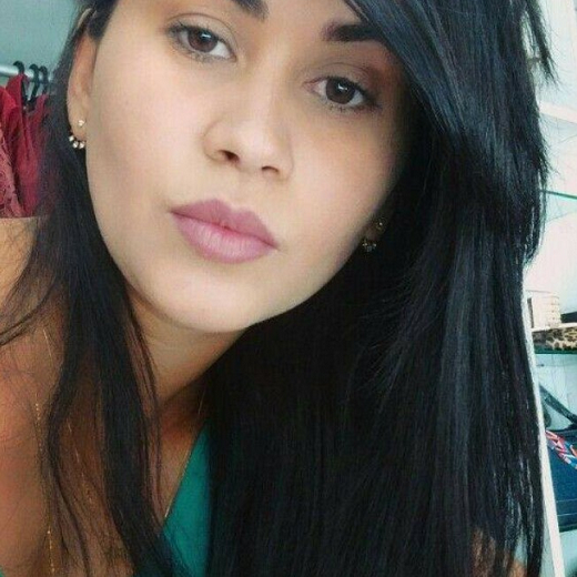 Fabiana foi encontrada caída ao lado do eletrodoméstico na casa dos pais (Foto: Reprodução)