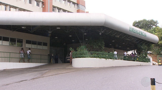 Mulher foi ao HGE para retirar um pacote de maconha de cerca de 15 centímetros introduzido na vagina (Foto: Reprodução)