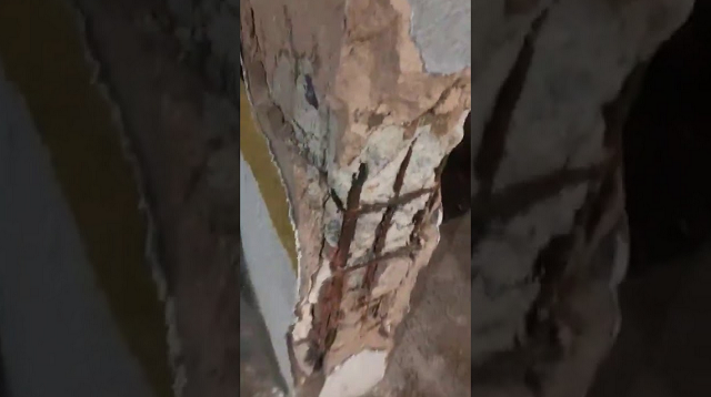 Imóvel estava em reforma e é possível ver a estrutura precária dos pilares, com ferragens de vigas à mostra (Foto: Print | Vídeo)