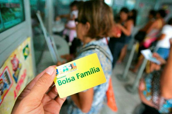 Adicional do benefício foi anunciado por Bolsonaro em Outubro (Foto: Reprodução | Jornal Massa)