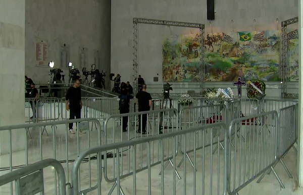 O corpo de Gugu será velado em caixão aberto (Foto: Reprodução | Globo)