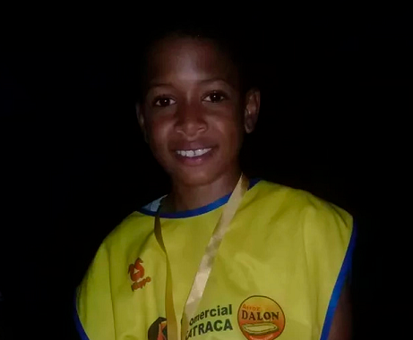 Wender Santos Bezerra, 13 anos, morreu enquanto utilizava o celular ligado na tomada (Foto: Reprodução)