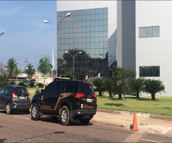 PF cumpre mandados na ALE nesta quinta, 5, em Porto Velho — Foto: Fábio Diniz/Rede Amazônica